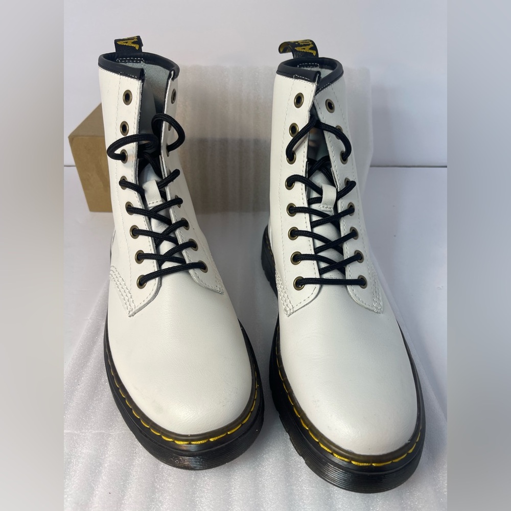 Dr. Martens White Leather Boots with Black Laces unisex Women 9 Men8